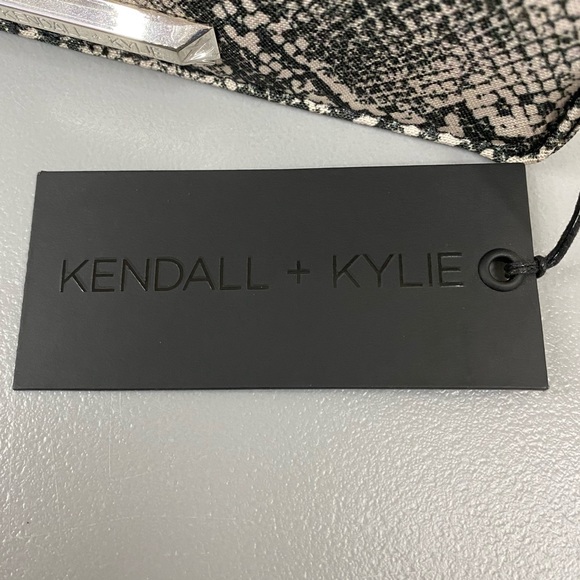 NWT Kendall + Kylie Snake Skin Print Grey Cross Body Purse - Picture 16 of 16